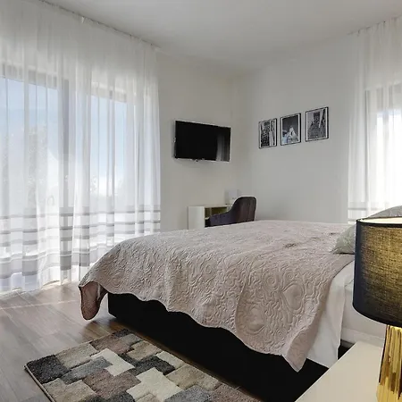 Nyaraló Ula *